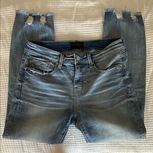 Women’s Buckle Black crop/ankle jeans, size 28